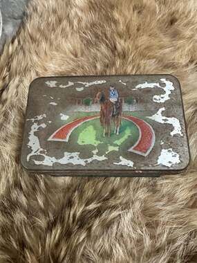 Vintage Kentucky Derby Run for the Roses Churchill Downs Commemorative Tin